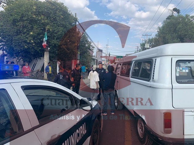 Ebrios sujetos chocan e intentan huir, en Apetatitlán